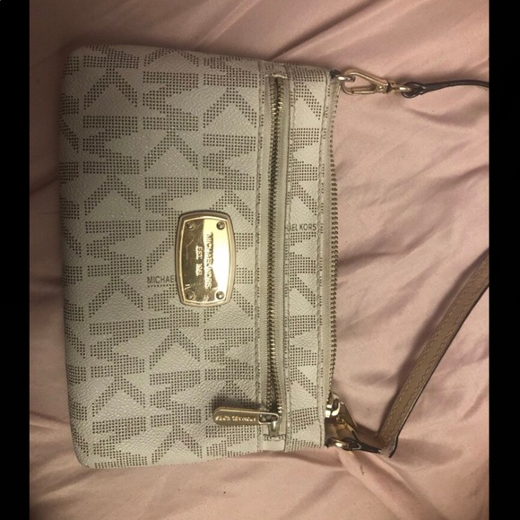 Micheal Kors/ Clutch handbag. - Picture 1 of 3